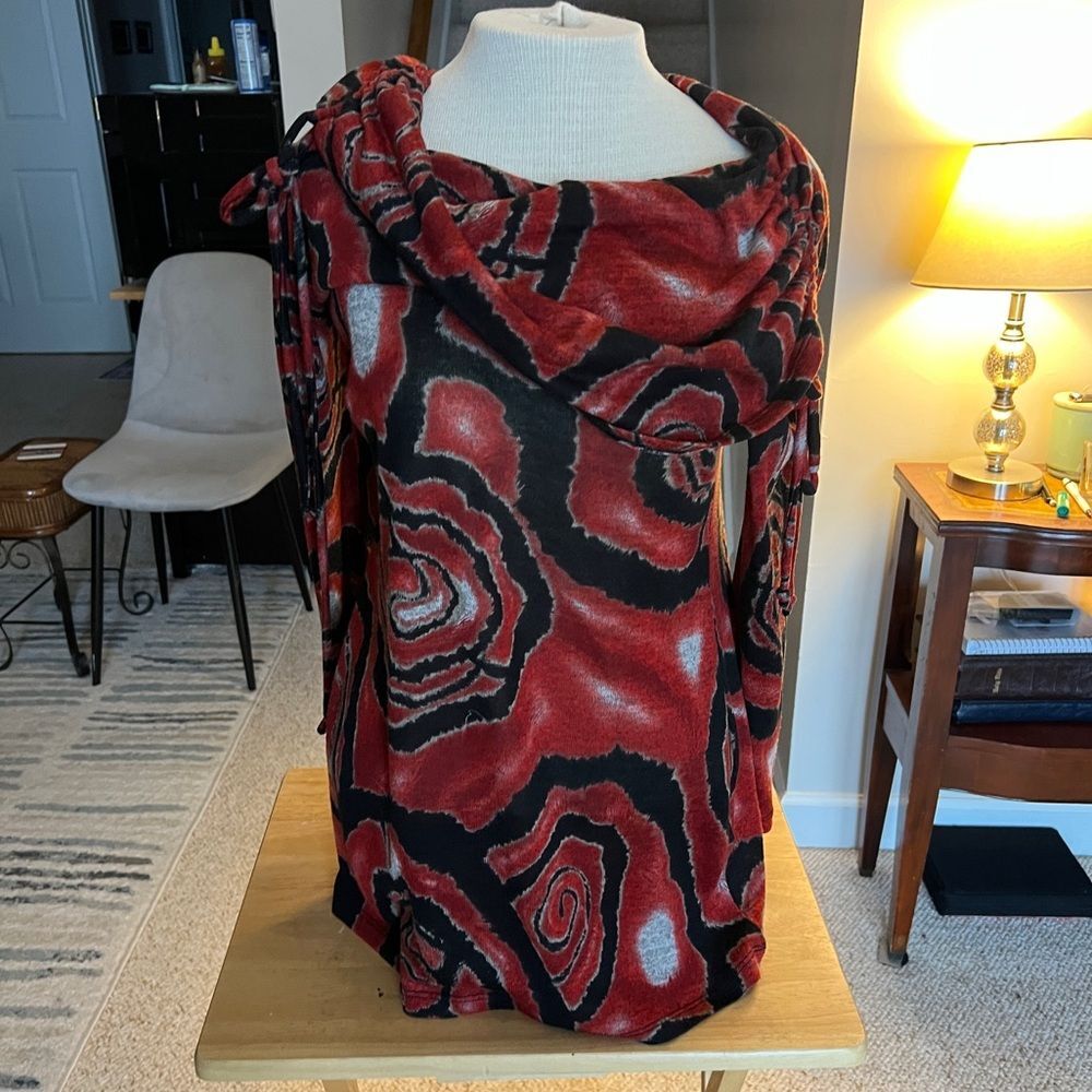 Red and Black Swirl Abstract Women's Medium